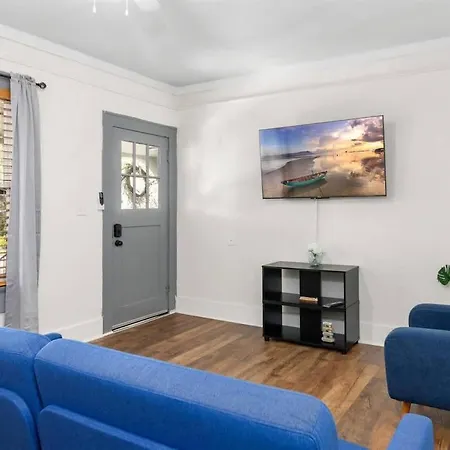 Charming 1-Bedroom Home In Lakeland!